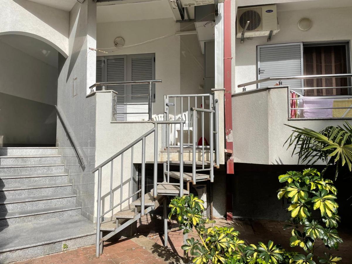 בודווה Apartments Zevs מראה חיצוני תמונה